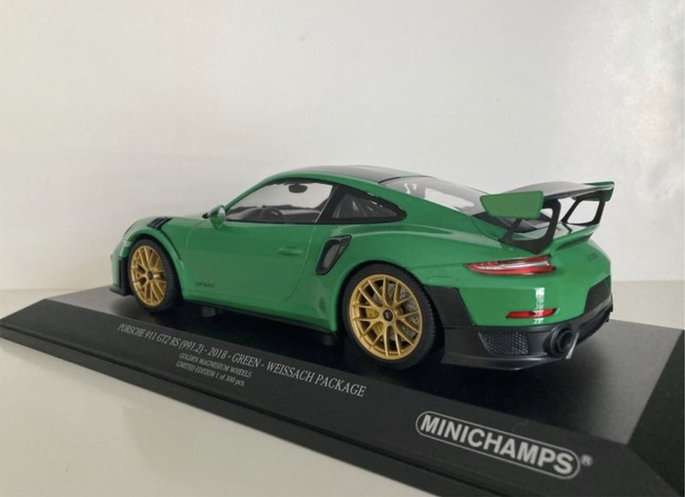 Macheta masinuta Porsche 911 GT2 RS 1:18 editie limitata 1/300