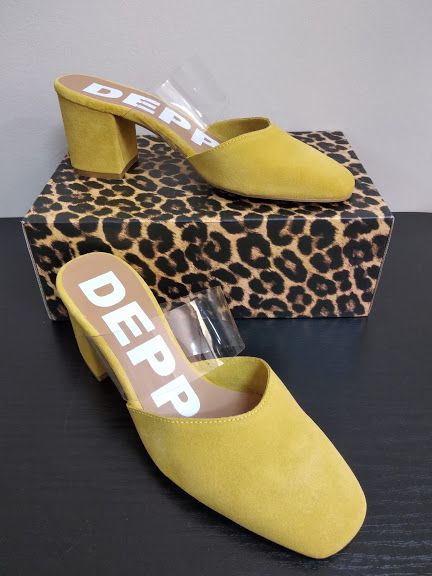 Дамски чехли в жълто