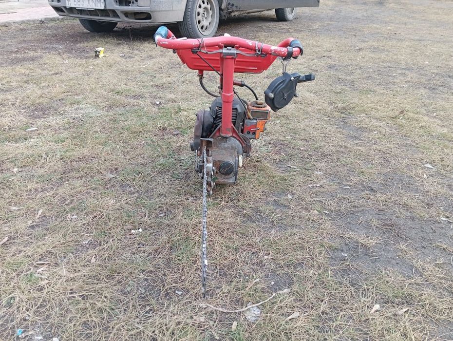 Продам бензопила Урал