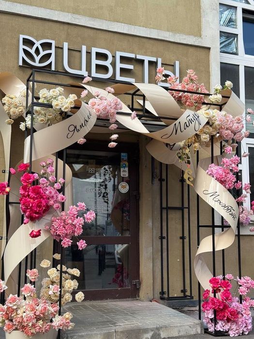 Рекламнaя cветoвaя вывеска ЦВEТЫ