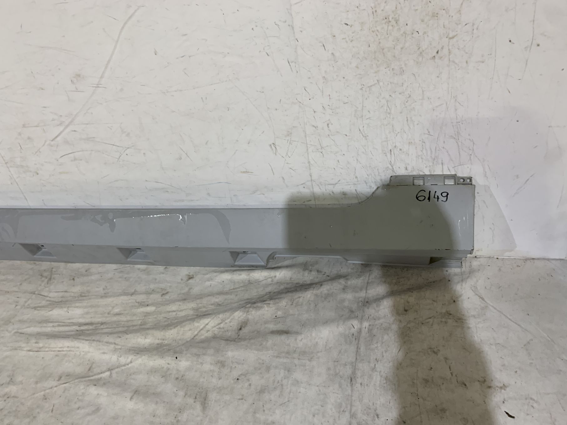 Prag stanga VW Passat B8, 2015, 2016, 2017, 2018, 2019, cod origine OE 3G0853857F.
