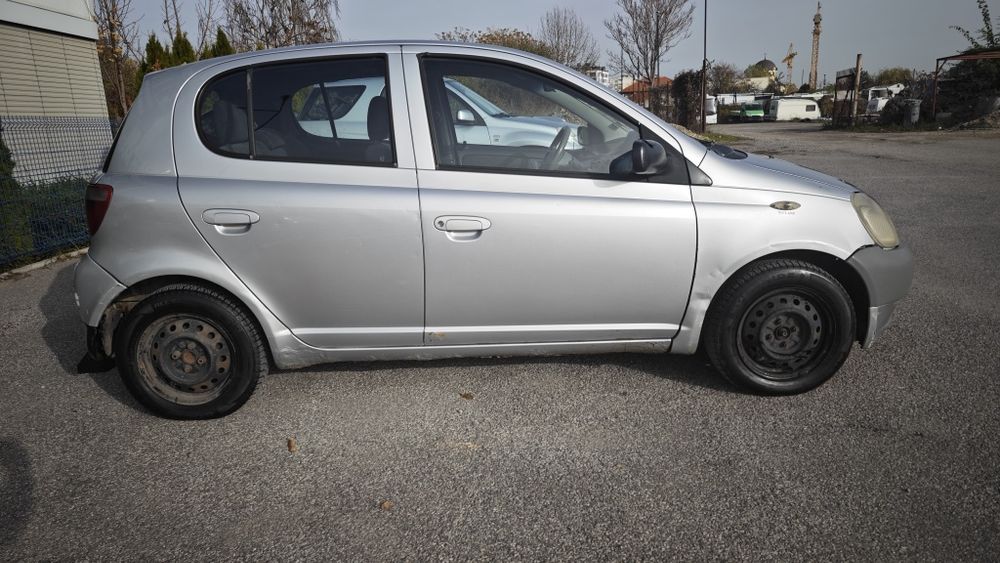Toyota Yaris 1.0 КЛИМАТИК