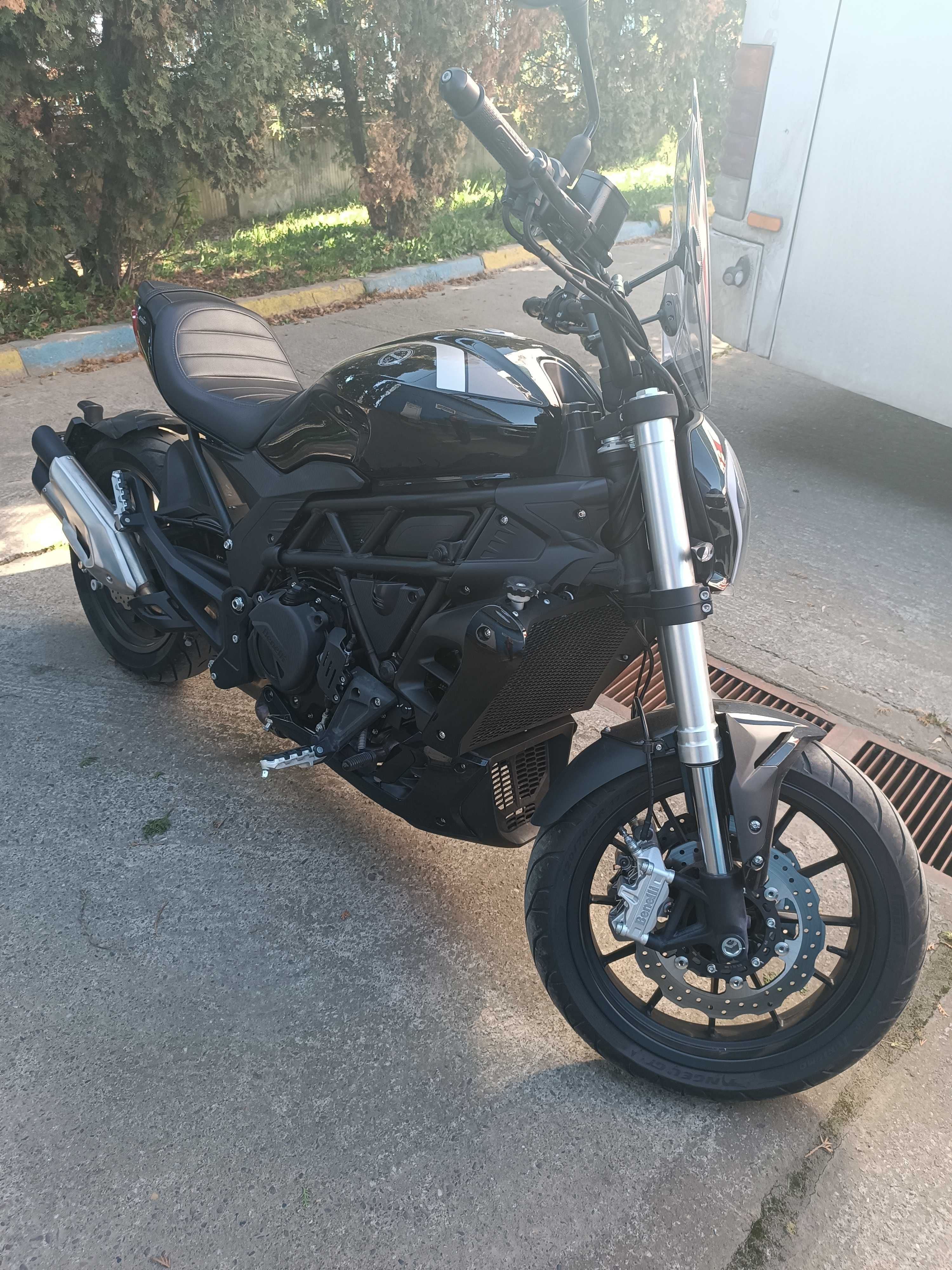 Motocicleta Benelli 502c , schimb cu scuter