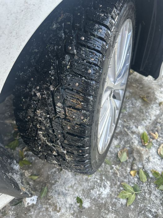 Обменяю шипы на липучку. 235/45/18.