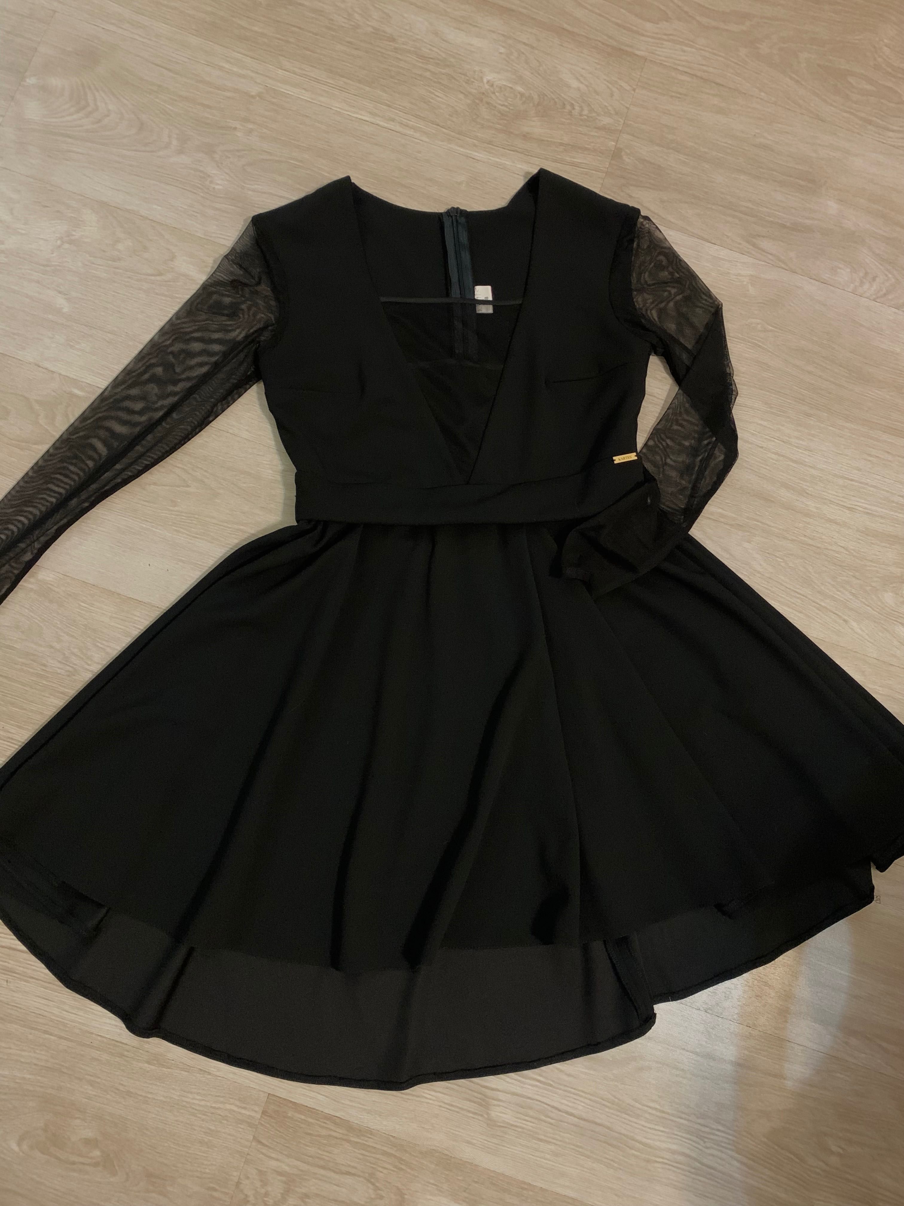 Черна рокля с дълги прозрачни ръкави