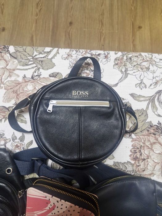 Продават се мъжки чантички