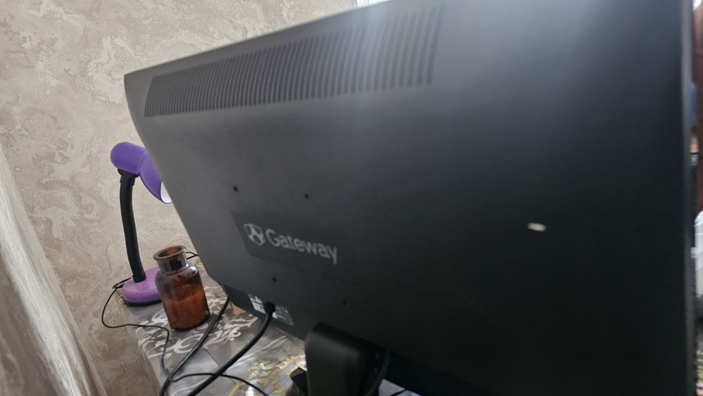 Монитор для компьютера 23"