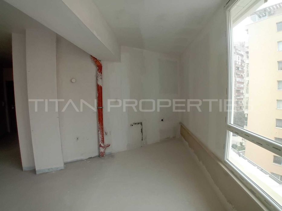 Продава се Тристаен апартамент в Пловдив, Въстанически - 84 кв.м за 1131 €/кв.м - Снимка #2