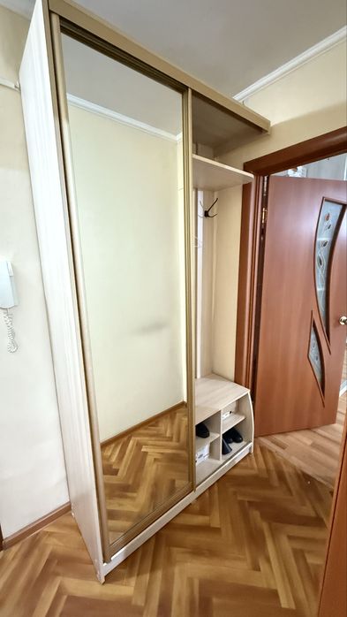 Прихожая, бежевая, в хорошем состоянии