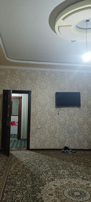 Хамкорбанк томонда жойлашган 2 хонали квартира ижарага берилади