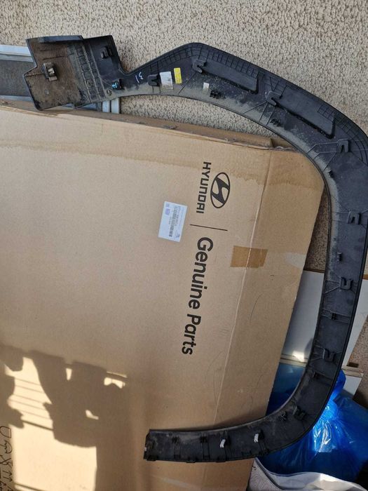 Продам б/у пластиковую накладку на крыло на автомобиль Хюндай Туксон