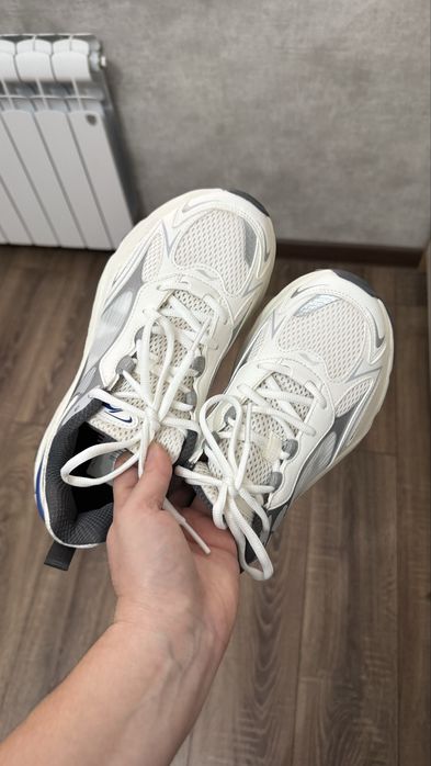 Продаются новые кроссовки Li Ning 39 размер унисекс