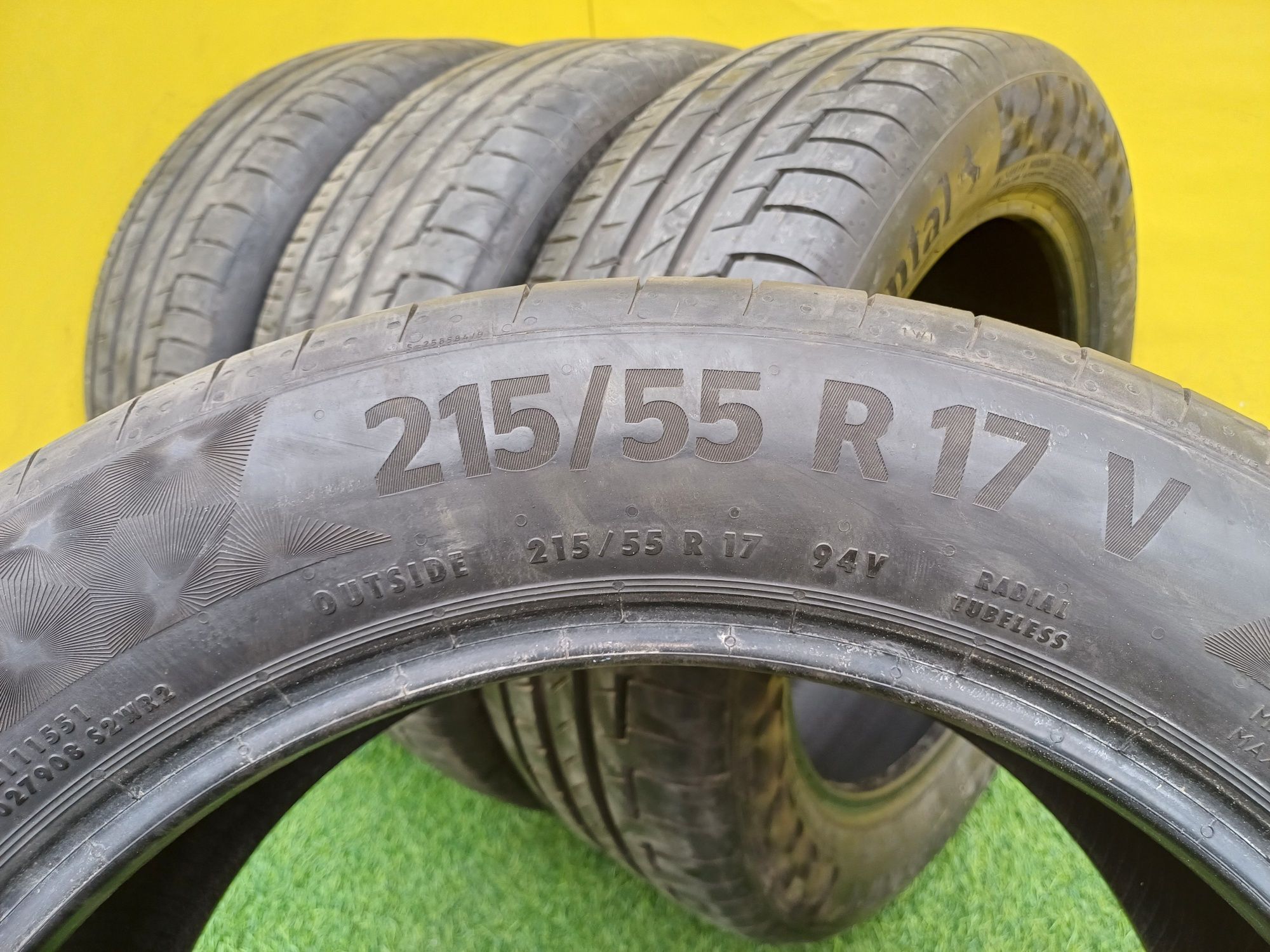 Шины 215/55 R17 Continental комплект.