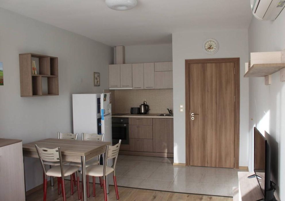 Дава се под наем Двустаен апартамент в Бургас, Меден рудник - зона В - 60 кв.м за 331.5 € - Снимка #1