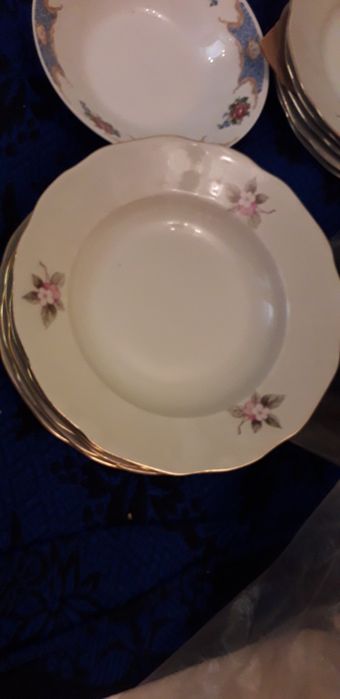 Чинии за хранене и комплекти