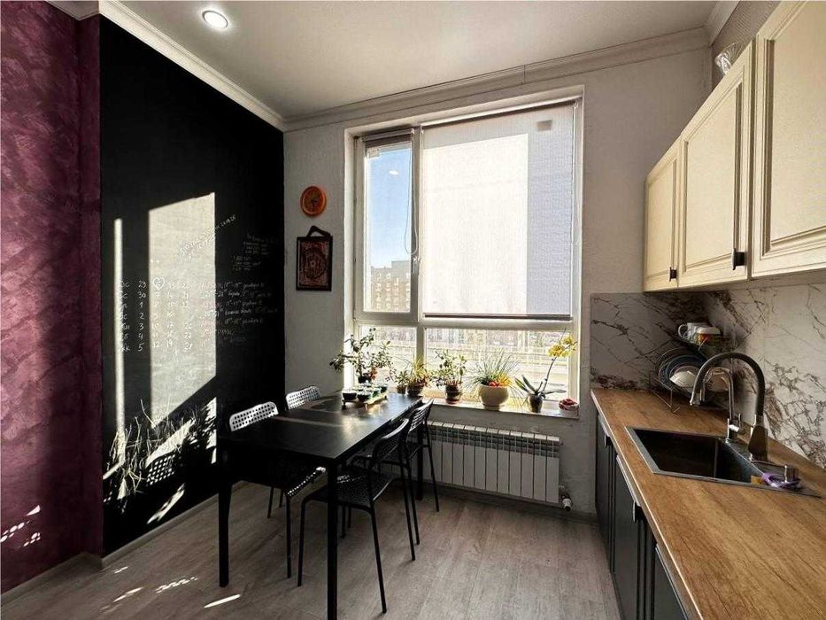 продается 3 комнатная квартира - студия