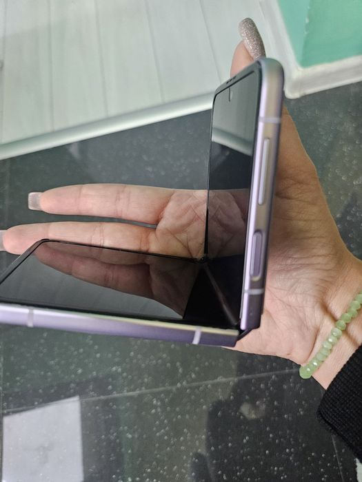 Sumsung z flip 3 За Части неработеща батерия