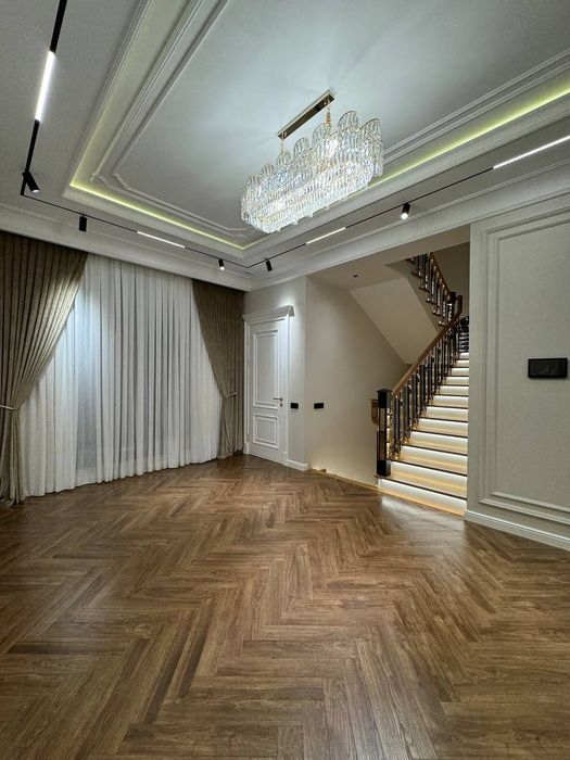 Продаётся ЕвроДом 6 комнат, ориентир: Саламатина, 3,91 соток 480 м²