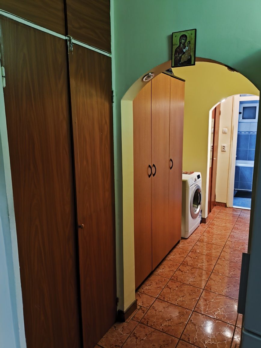 Apartament de vânzare cu 3 camere- Câmpina, zonă centrală