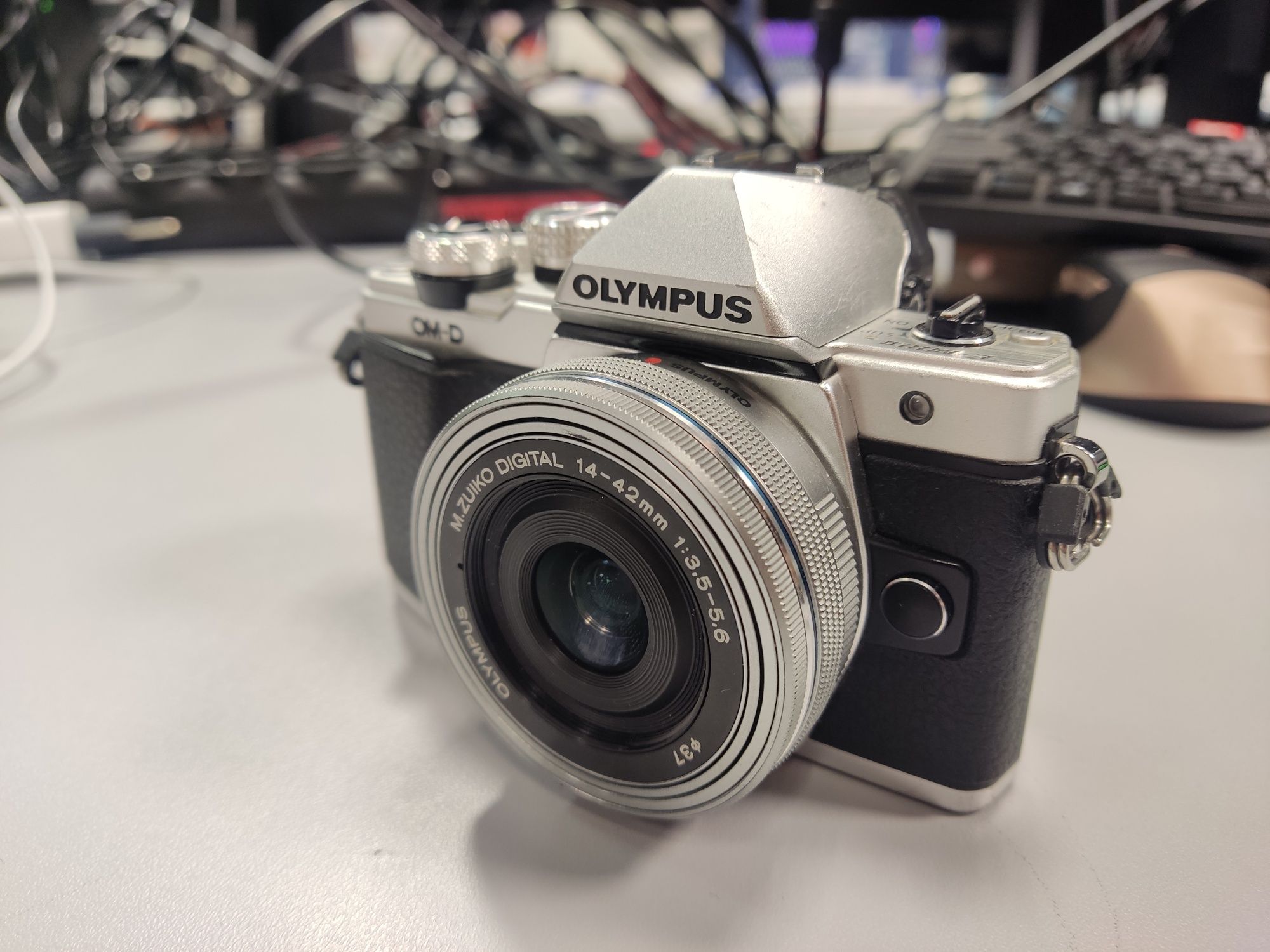 Olympus OM-D E-M10 II