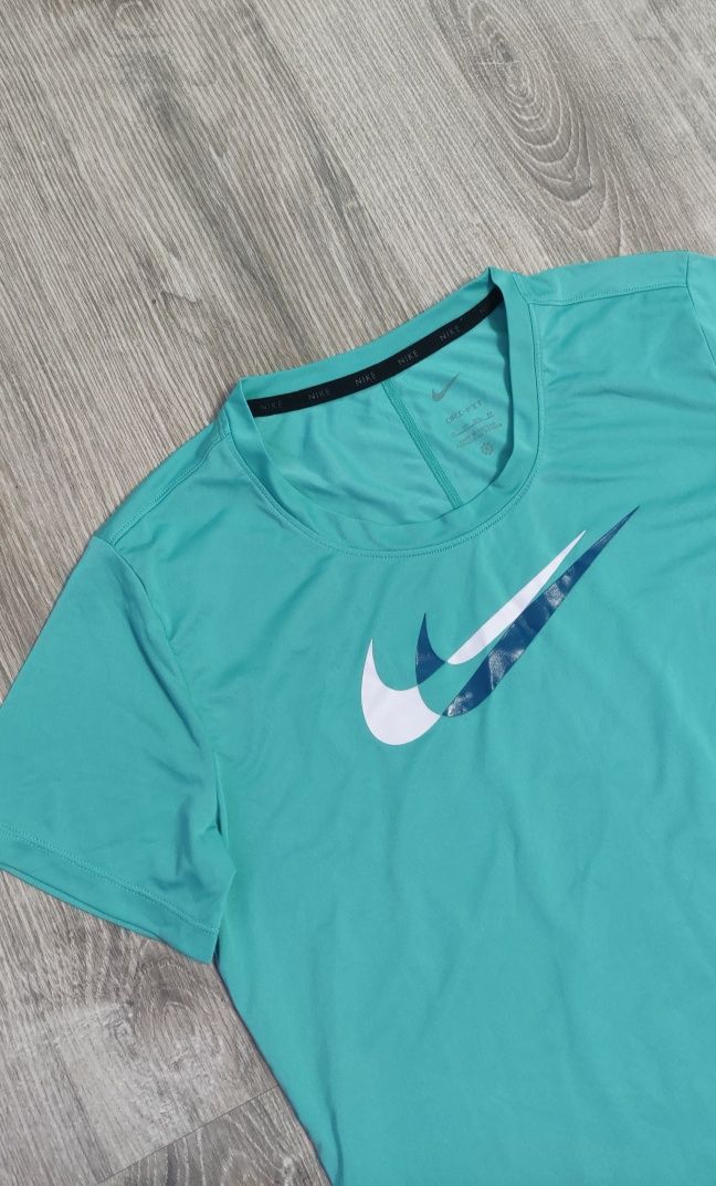 Дамска фланелка Nike XS в отлично състояние
