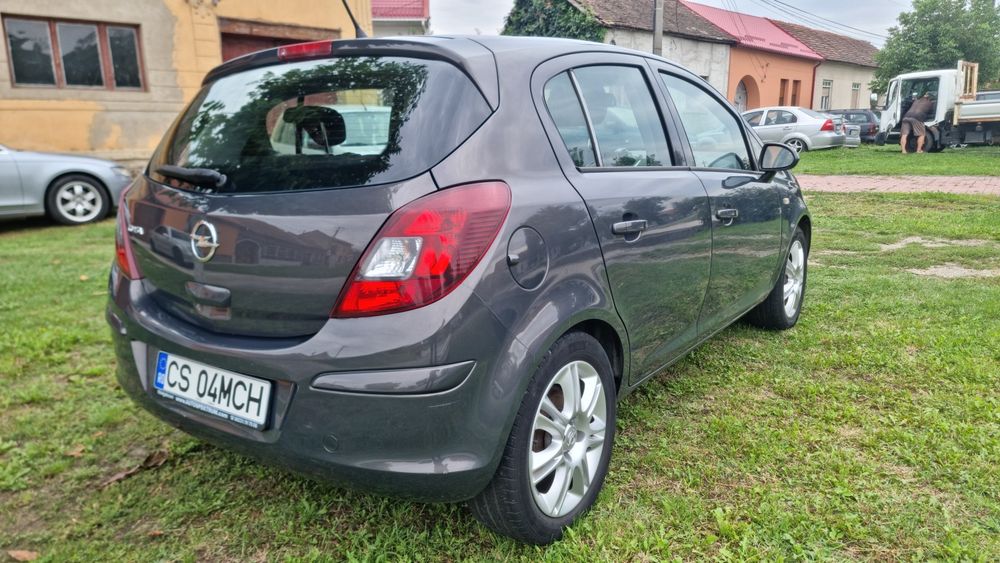 Opel corsa 2013 1.2 benzină