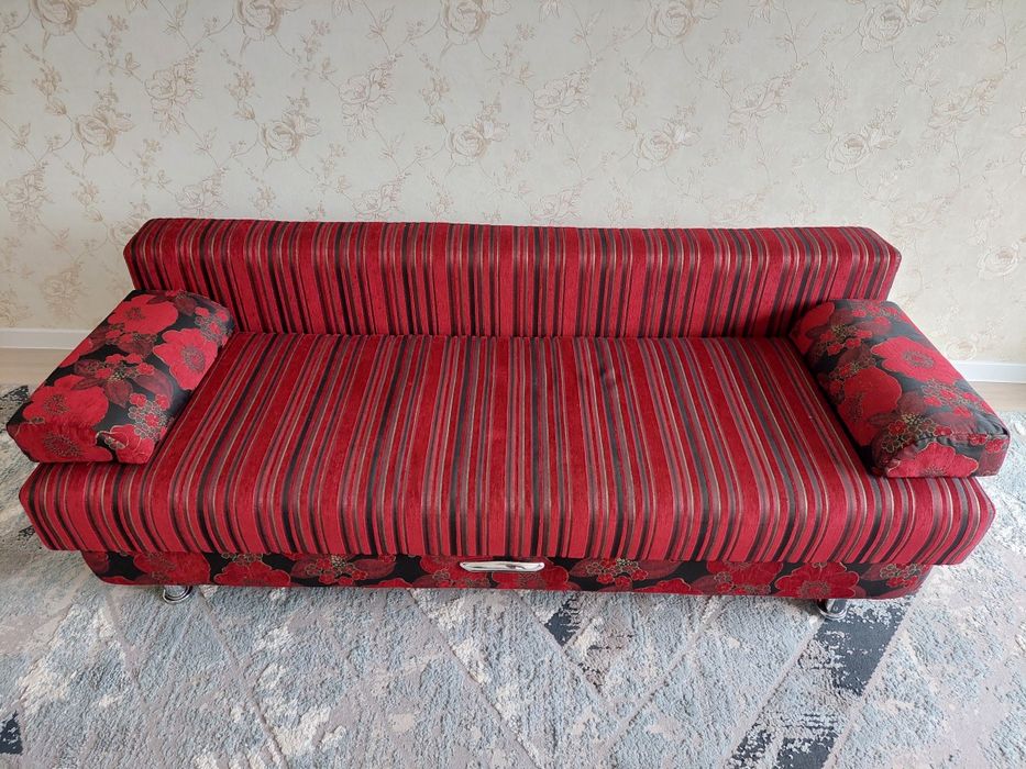 Продается диван. Срочно.