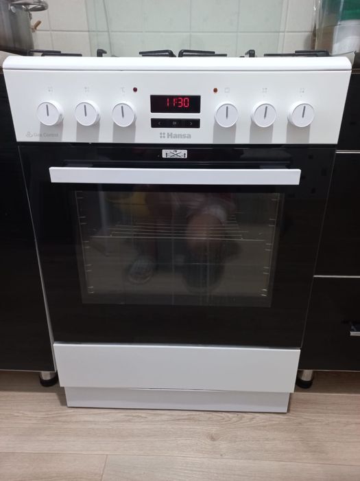 Продам газ плиту +духовка Hansa