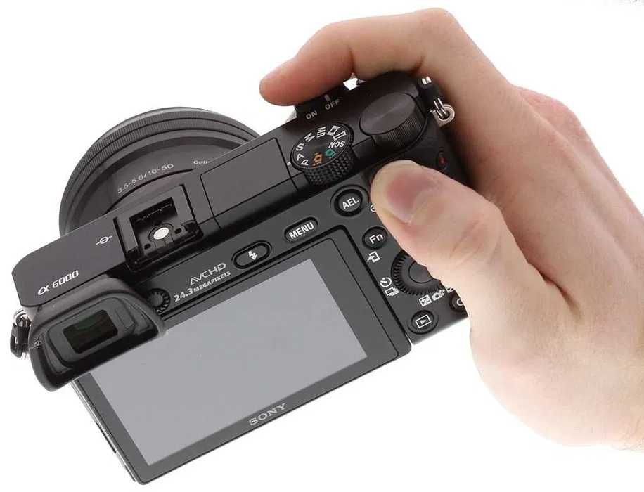 Sony a6000 срочно продаю так как хочу купить другую камеру