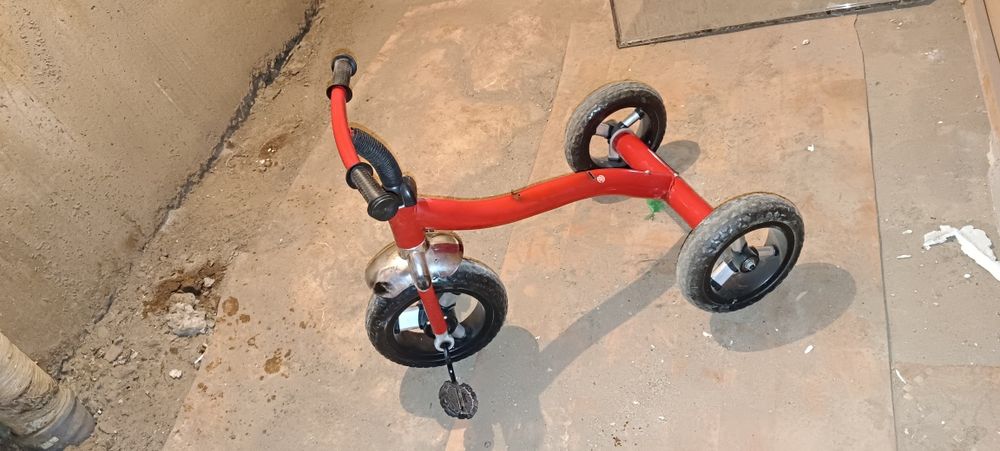 Продам детский велосипед на запчасти только седение сломался