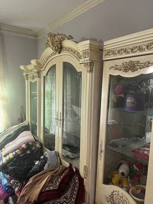 Спальный гарнитур+ горка. В хорошем состоянии, качественное