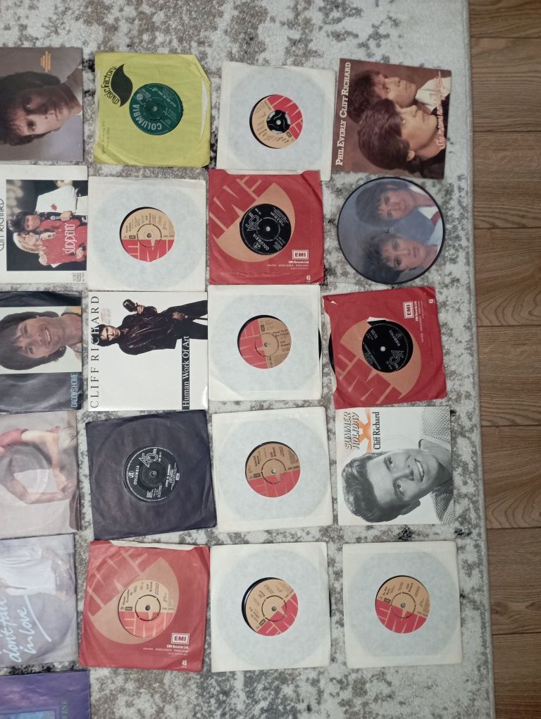 Lot 38 buc. Vinyl Cliff Richard