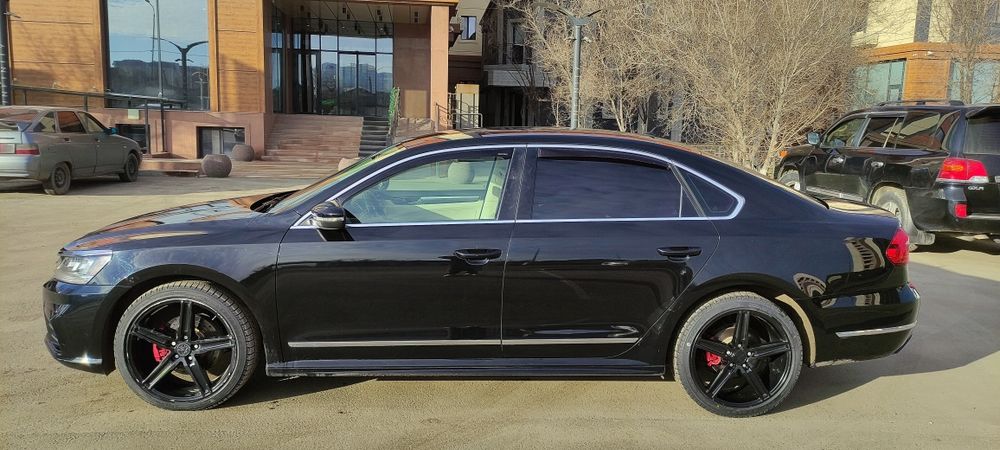 VOLKSWAGEN PASSAT R- LAINER 2016 года. Состояние отличное.