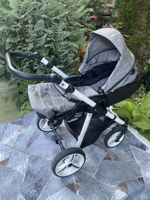 Carucior 3 in 1 Venicci Shadow Grey + Isofix pentru masina