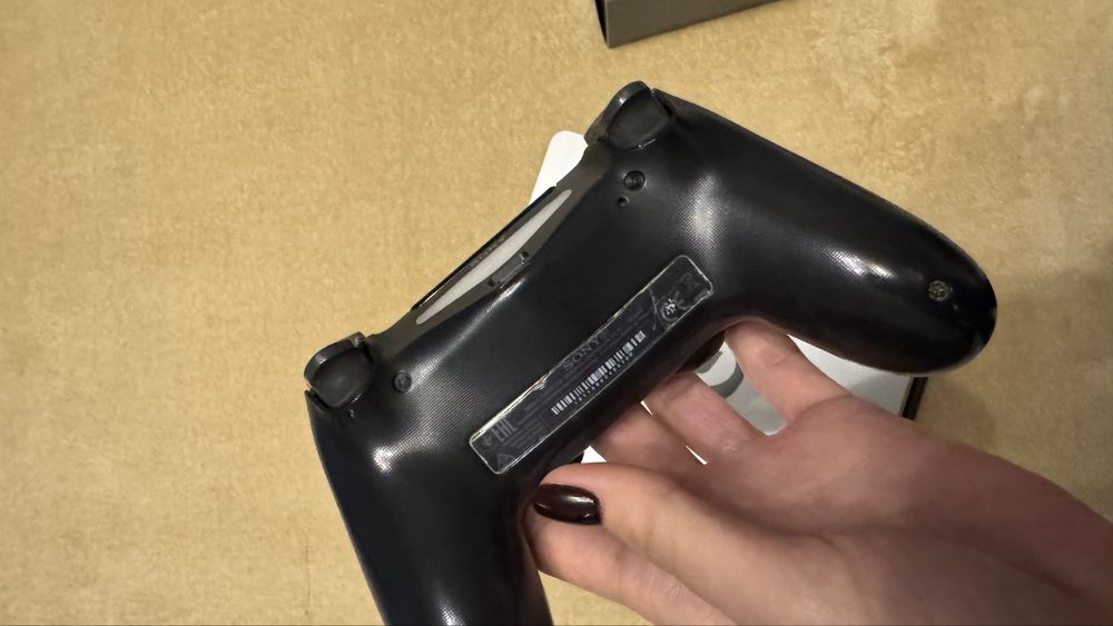 PS4 с джойстик и игри