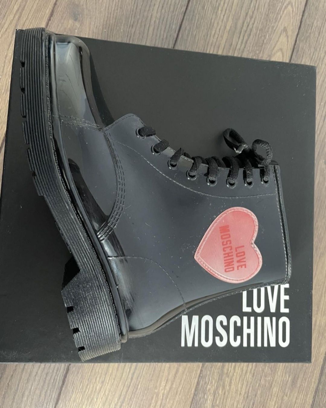 love moschino нони обувки
