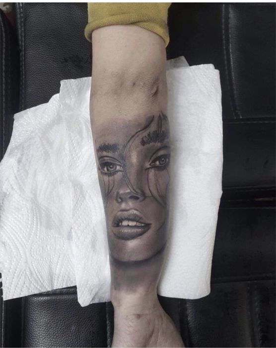 Tatuaje în Studio!