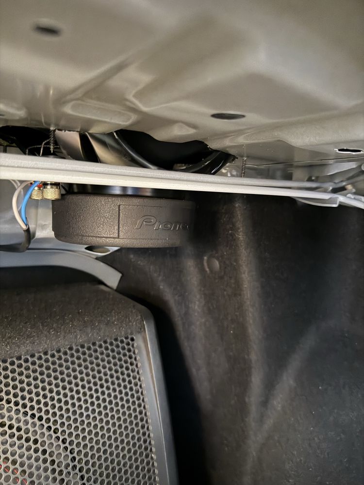 Pioneer kalonka usilitel sotiladi