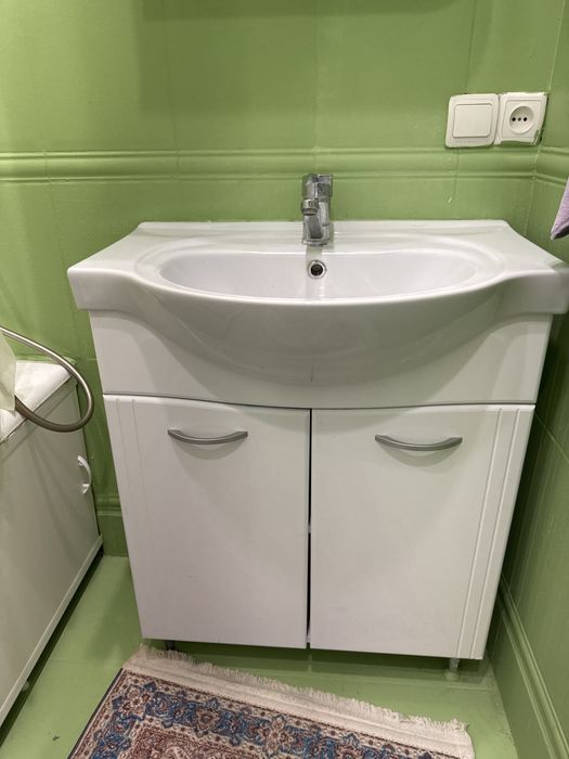Умывальник со шкафом