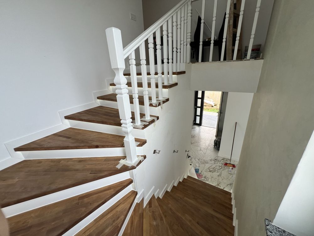 Trepte lemn  interior/ exterior ( stejar, fag, brad)