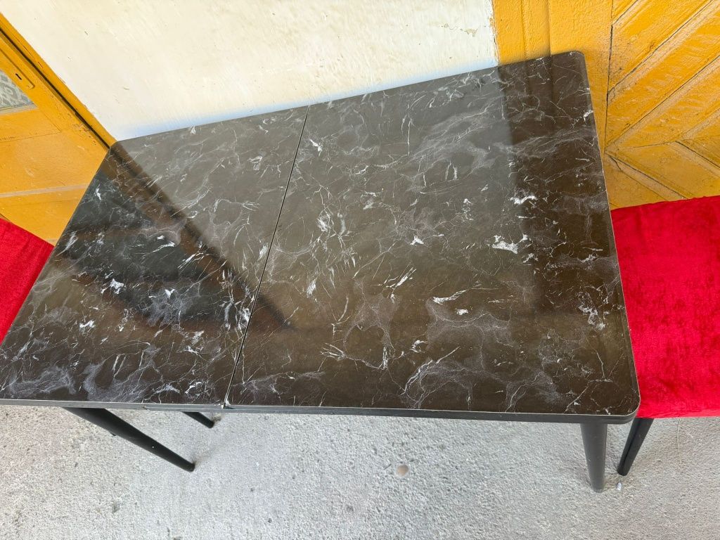 Masa cu scaune  de bucătărie