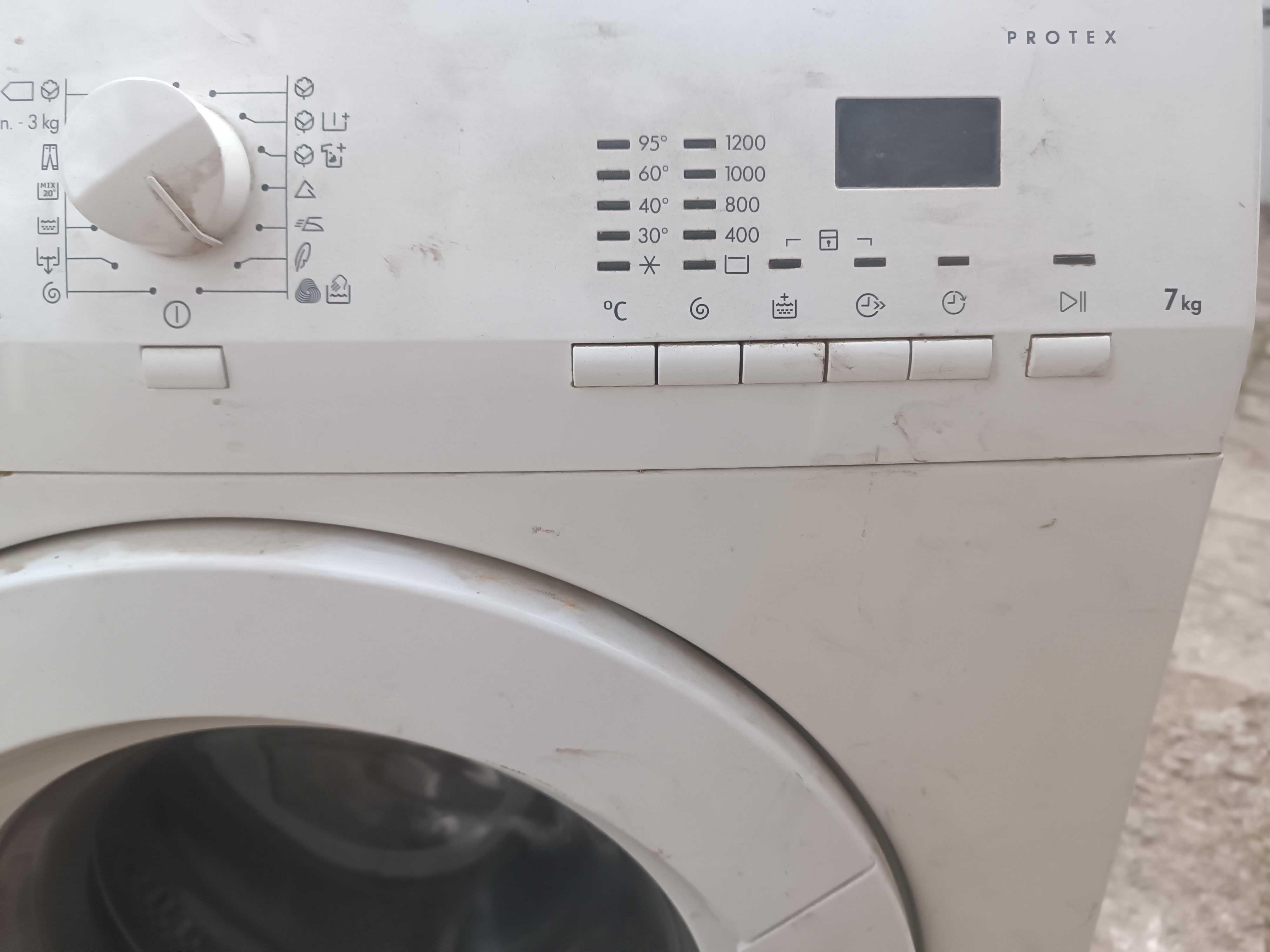 Продавам пералня AEG