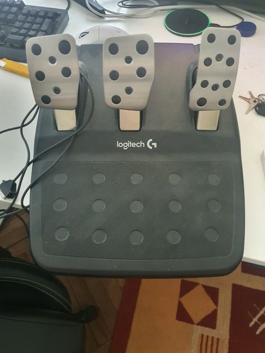 Logitech волан и педали