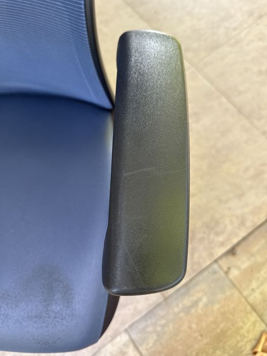 Scaun de birou rotativ