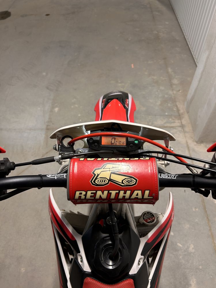 HONDA CRF R 2013 година