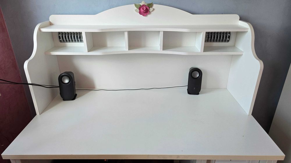 Детски мебели за момиче–легло, гардероб, бюро, тоалетка, шкаф за книги