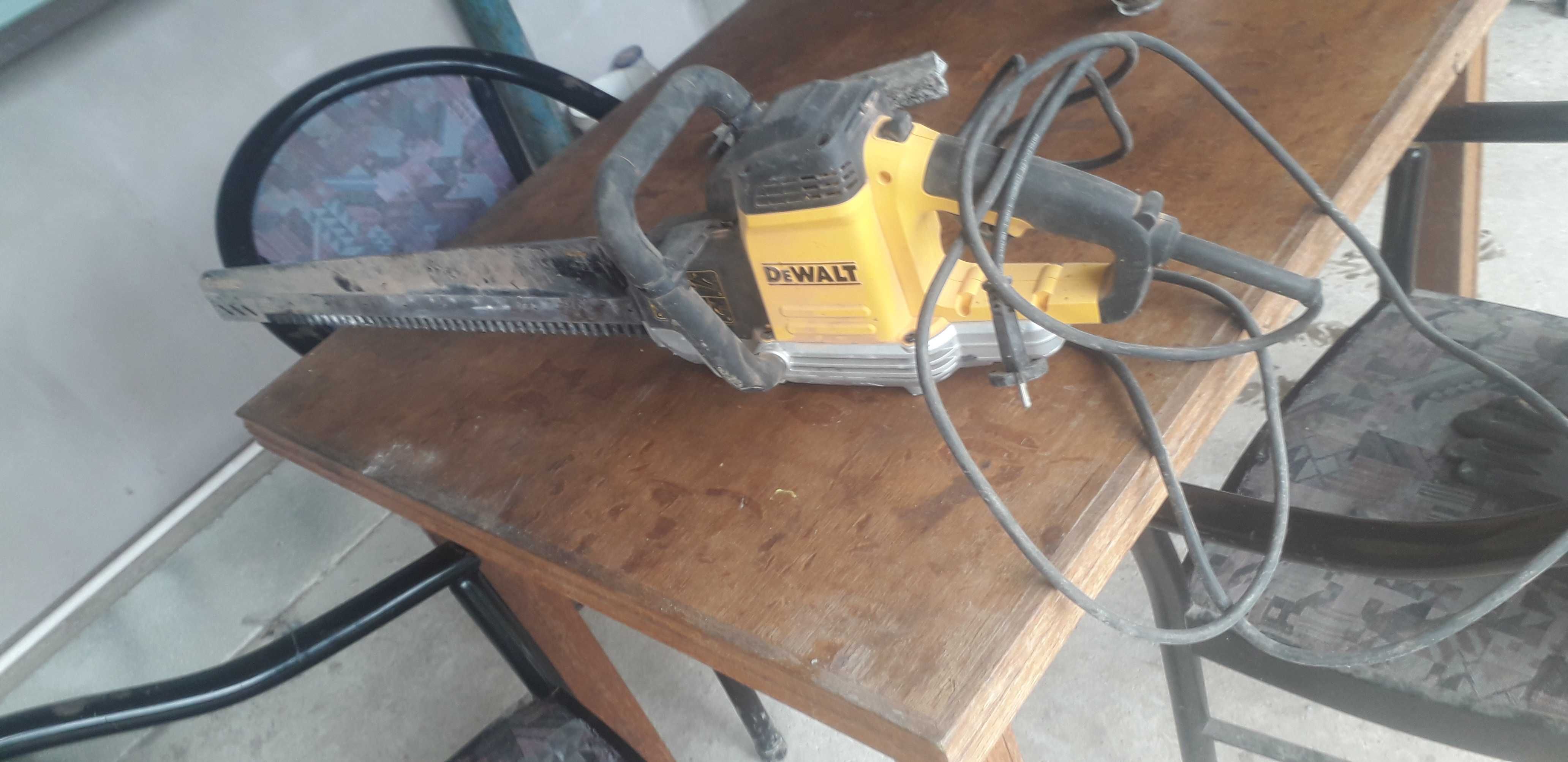 Fierastrau DEWALT pt taiat cărămidă si BCA