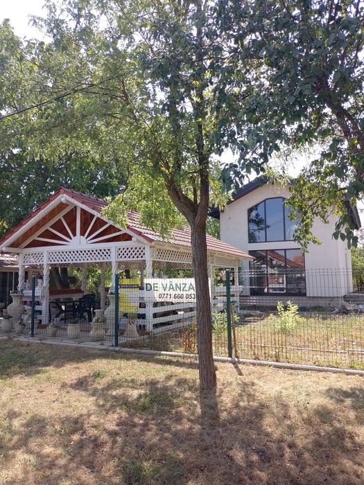 Casă nouă de vânzare