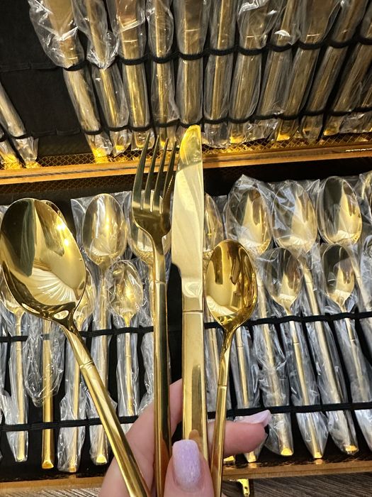 Tacâmuri aurii , noi !