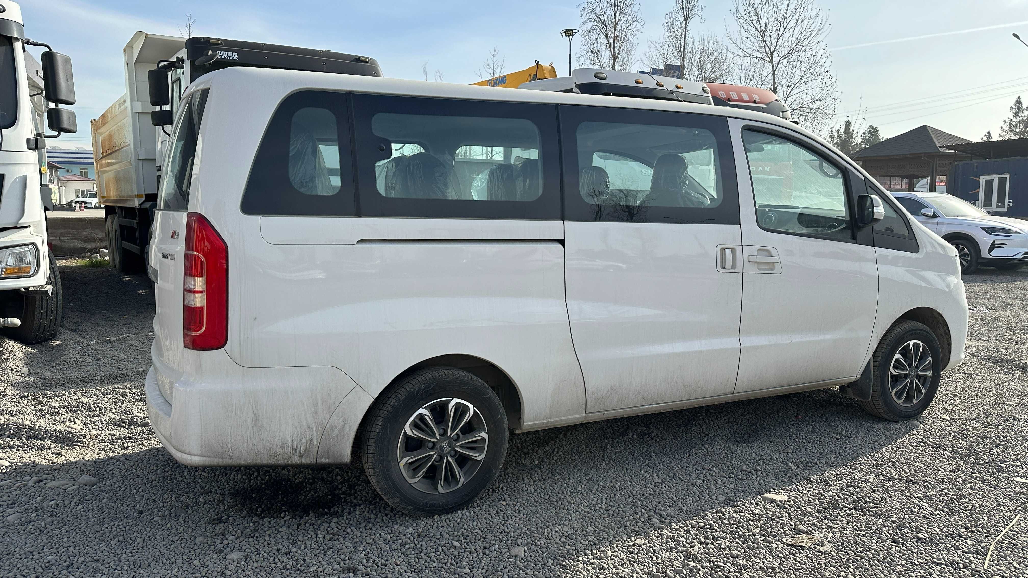 JAC M3 Plus Minibus